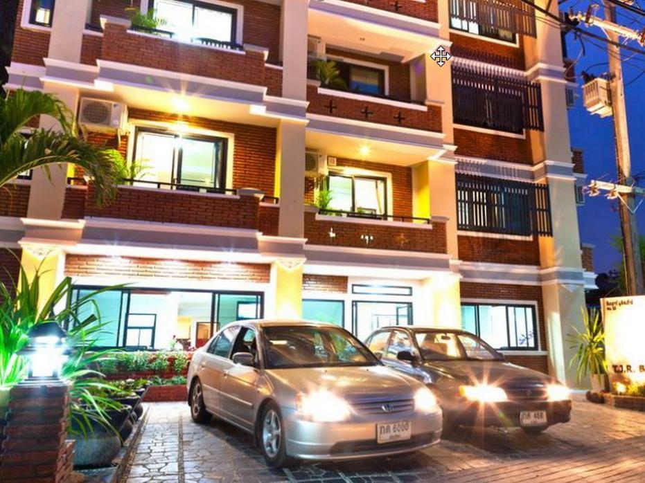 Spring@Tapae Hotel Chiang Mai Bagian luar foto