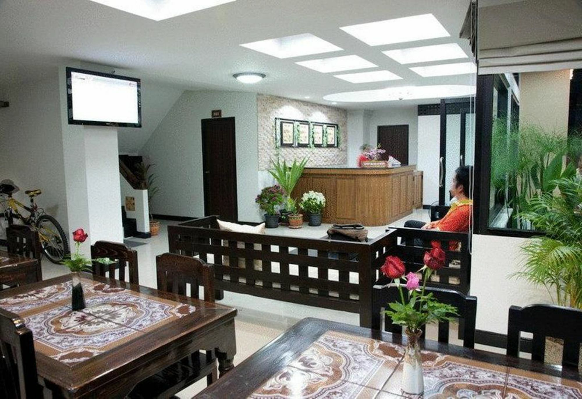 Spring@Tapae Hotel Chiang Mai Bagian luar foto