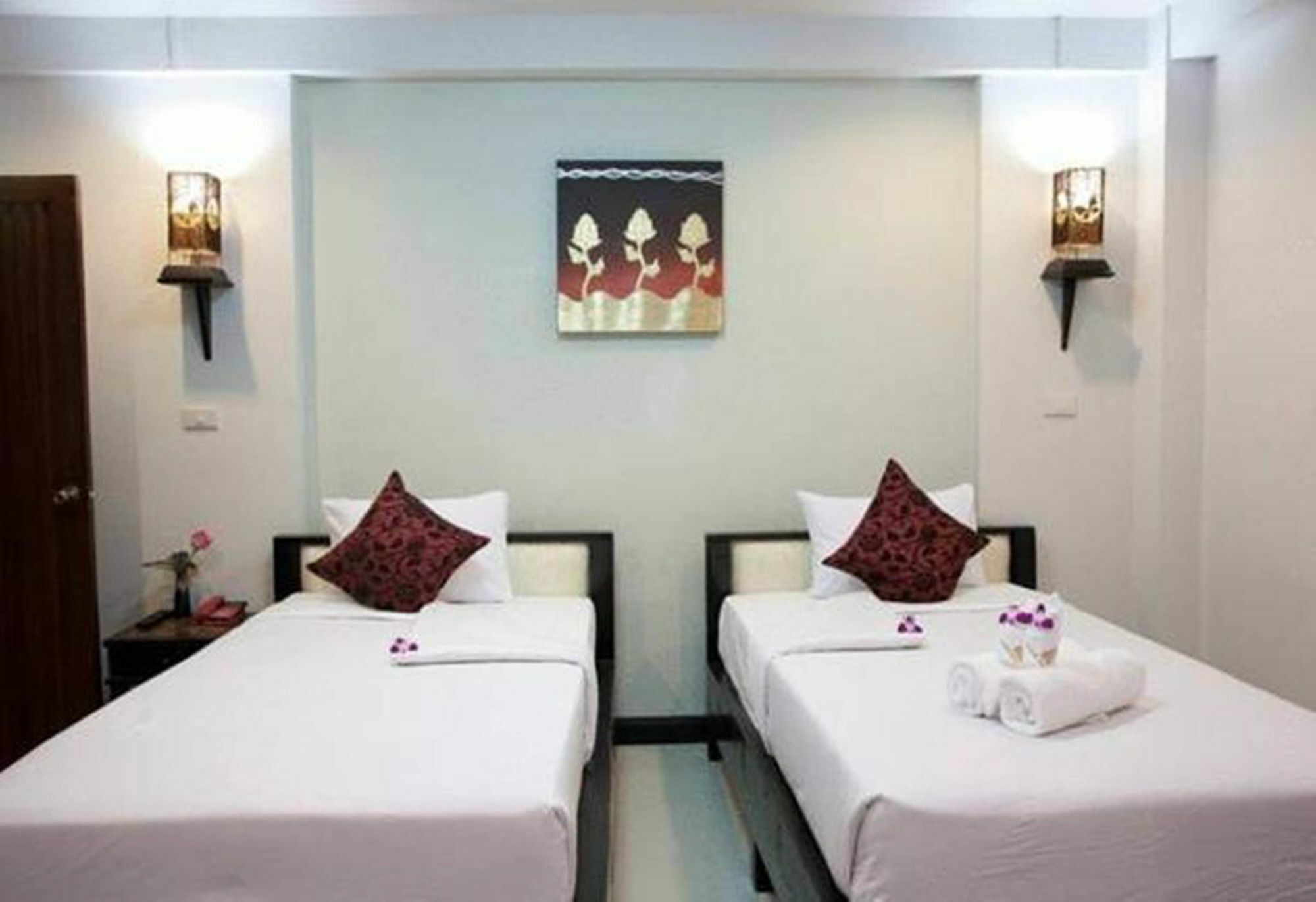 Spring@Tapae Hotel Chiang Mai Bagian luar foto