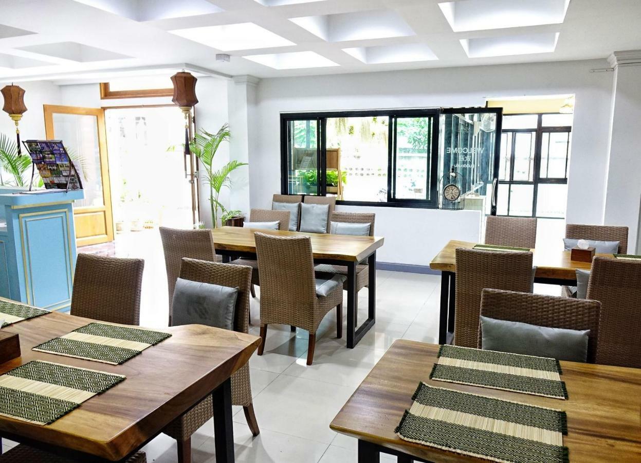 Spring@Tapae Hotel Chiang Mai Bagian luar foto