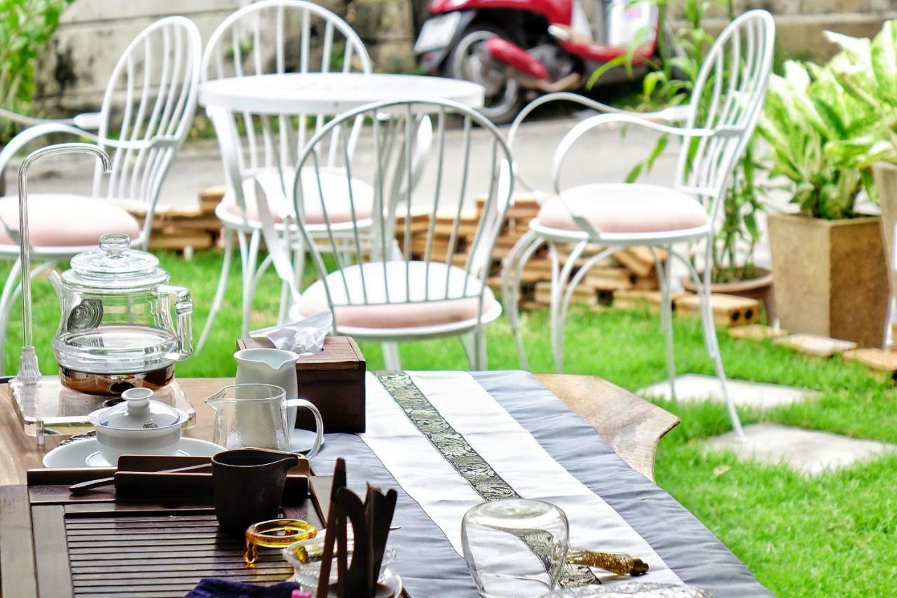 Spring@Tapae Hotel Chiang Mai Bagian luar foto
