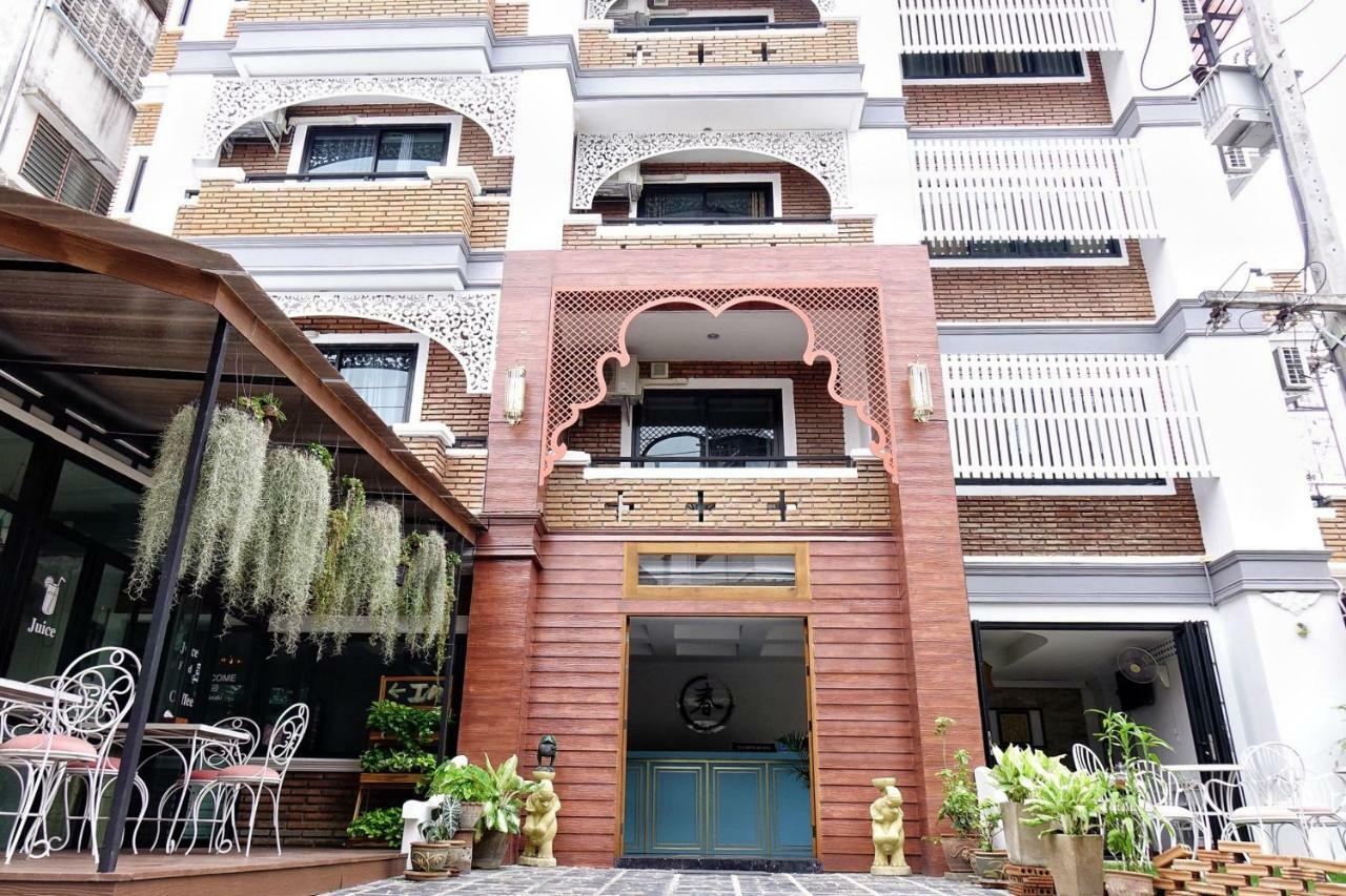 Spring@Tapae Hotel Chiang Mai Bagian luar foto
