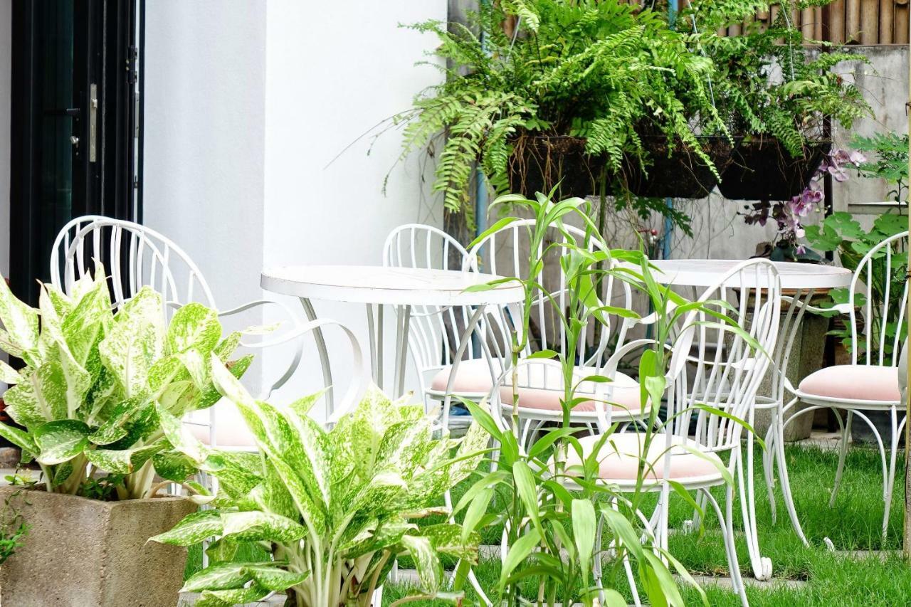 Spring@Tapae Hotel Chiang Mai Bagian luar foto