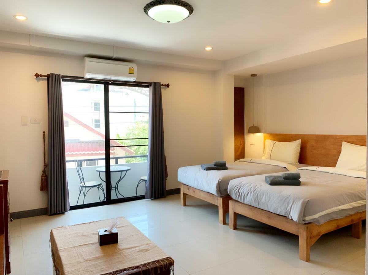 Spring@Tapae Hotel Chiang Mai Bagian luar foto